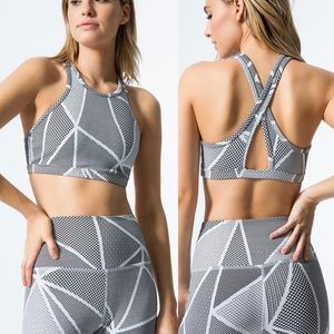 BEYOND YOGA Studio Bra Breakout White M